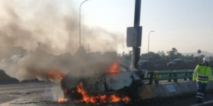 Auto se incendia y calcina en Segundo Piso de Periférico: CDMX