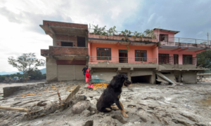 Aumenta a 586 la cifra de muertos y más de 2 mil 400 desaparecidos por deslaves en Nepal